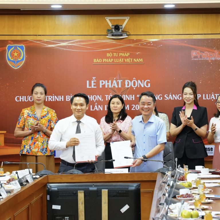 luật sư